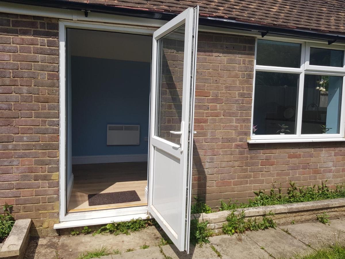 Cosy Studio Luton Apartment *
