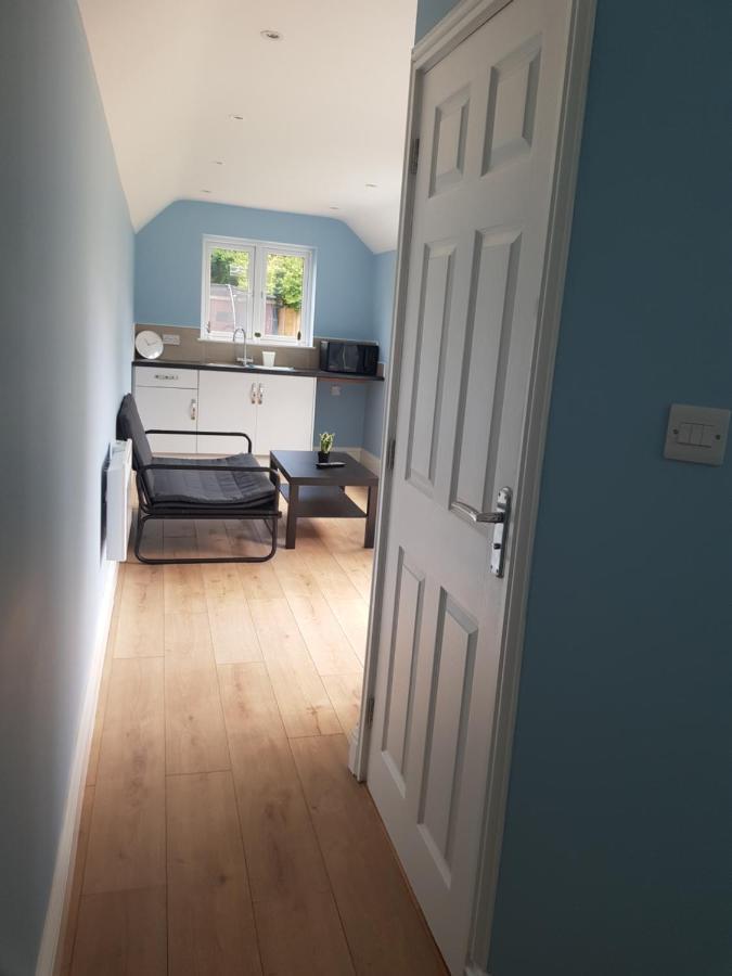 Cosy Studio Luton Apartment